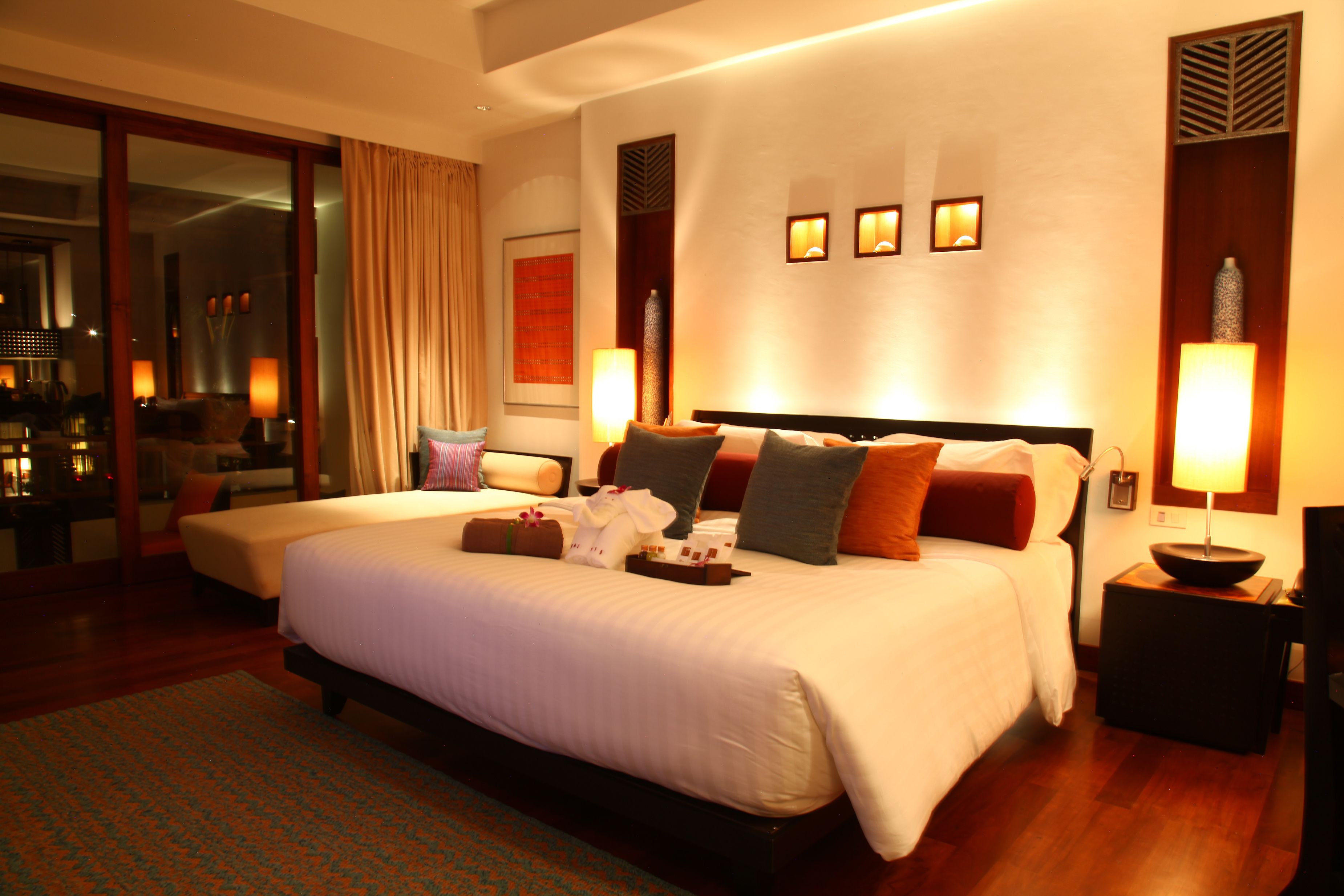 deluxe room | in-room safe, desk, free cots/infant beds, free wifi