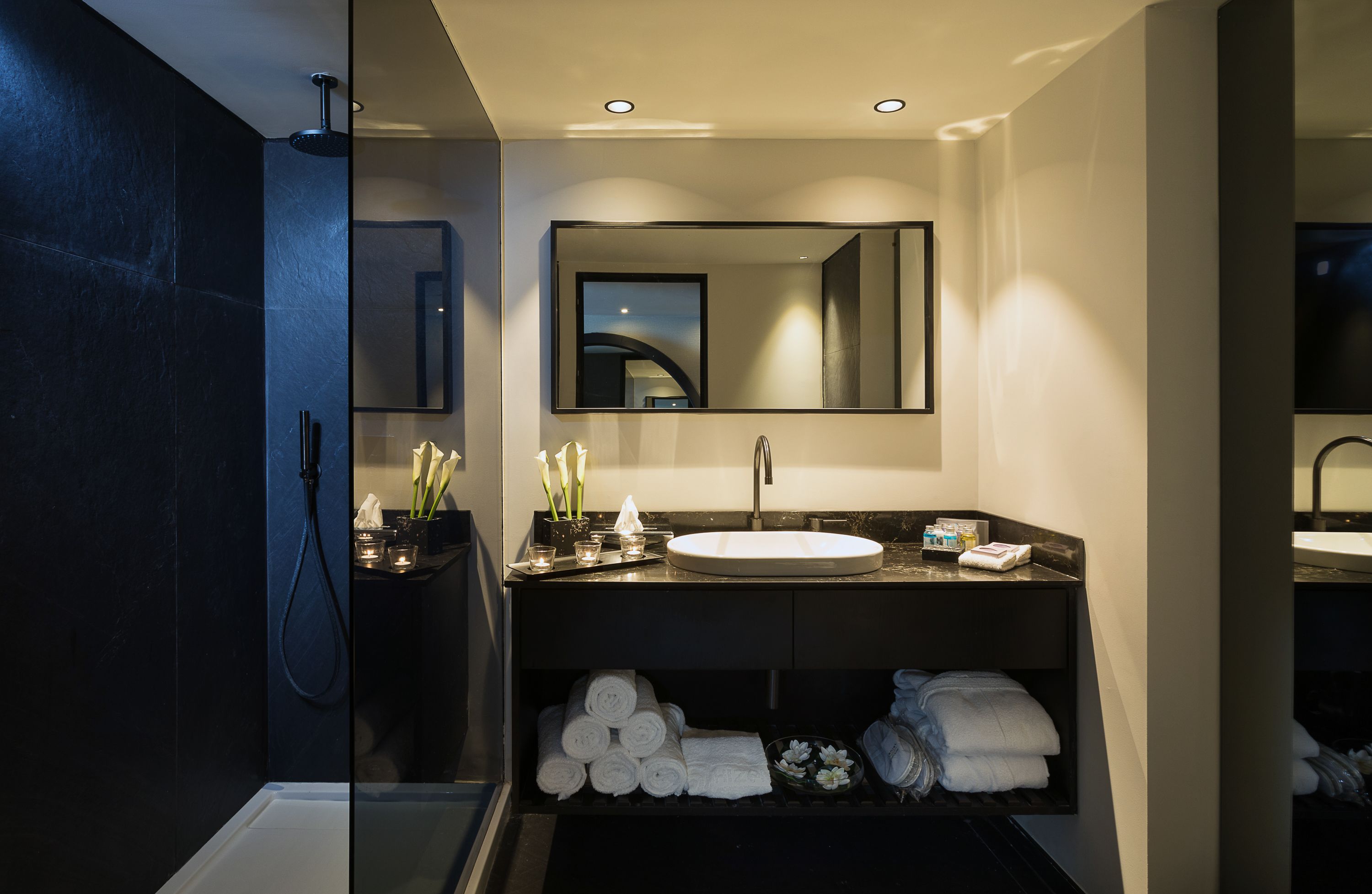Superior Room | Bathroom | Combined shower/bathtub, free toiletries, hair dryer