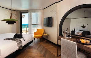 Superior Room | Minibar, in-room safe, desk, blackout drapes