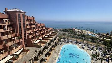 Junior suite, terras, uitzicht op zee | 1 slaapkamer, een minibar, een kluis op de kamer