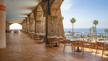 3 restaurants, breakfast, lunch served; local and international cuisine