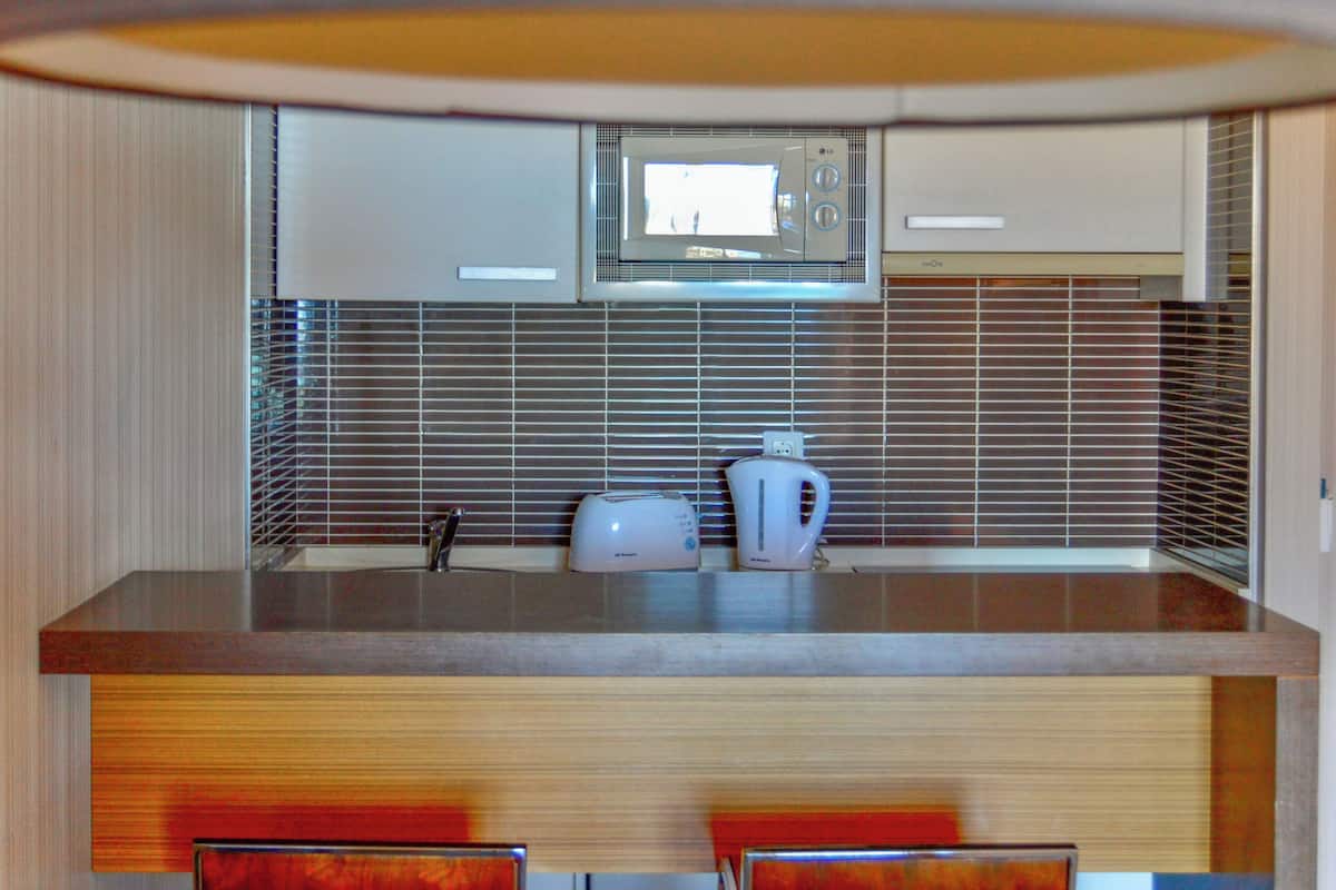 1 makuuhuone, minibaari, tallelokero huoneessa, pimennysverhot