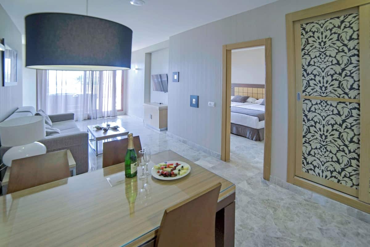 1 bedroom, minibar, in-room safe, blackout drapes