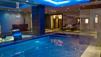 Hot tub, Turkish bath/hammam, body treatments, aromatherapy, body wraps