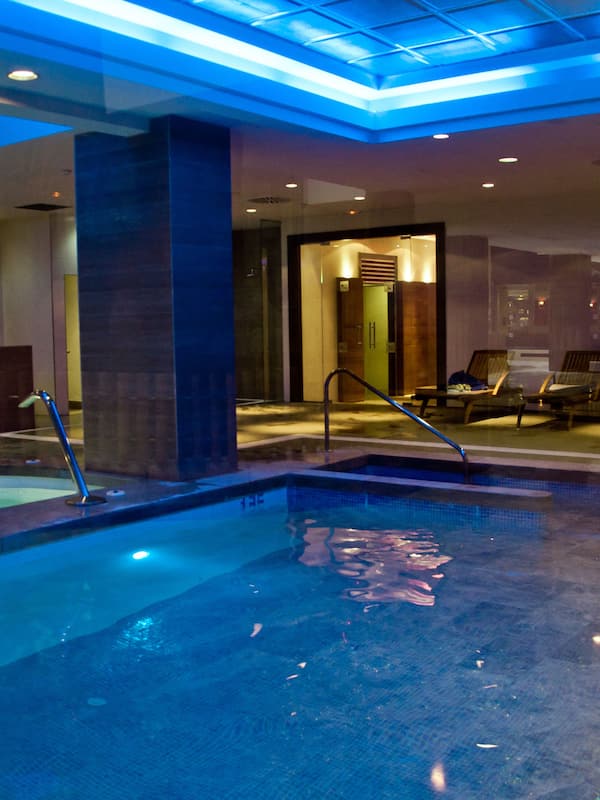 Hot tub, Turkish bath, body treatments, aromatherapy, body wraps