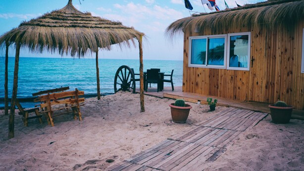หาดส่วนตัวที่อยู่ใกล้ๆ, เก้าอี้อาบแดด, ร่มชายหาด