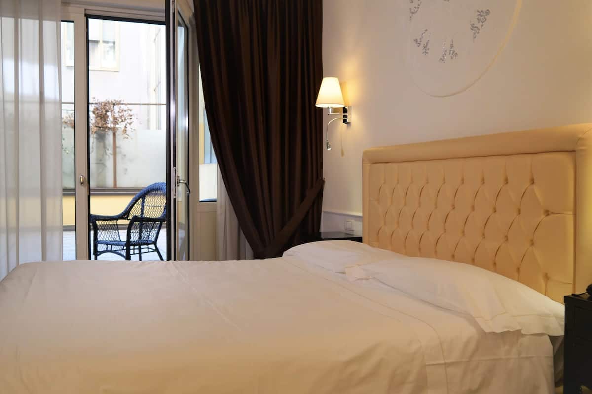 camera comfort, terrazza | 1 bedroom, in-room safe, desk, laptop workspace