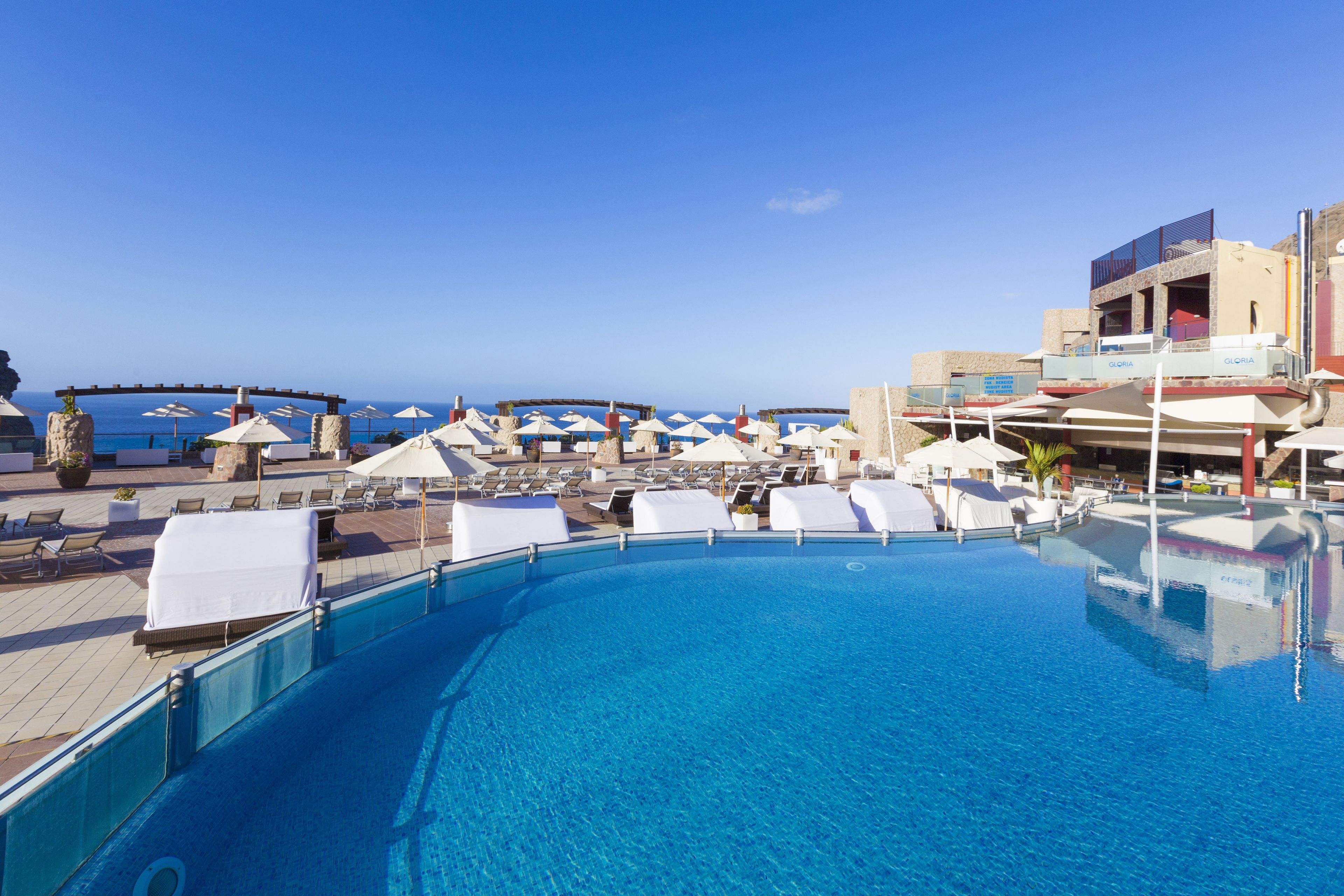 2 piscines extérieures