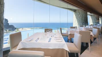 2 restaurantes; se sirven desayunos