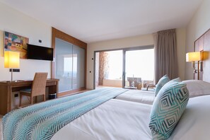 Minibar, desk, iron/ironing board, free cribs/infant beds - Gloria Palace Royal Hotel & Spa (Mogan)