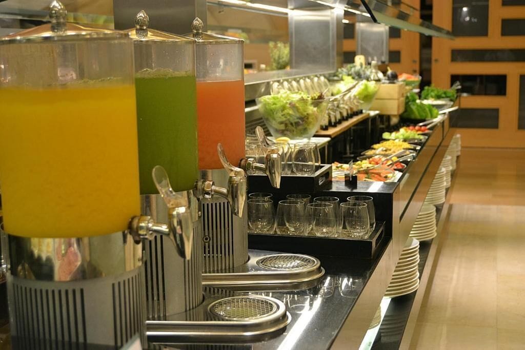 Morgenmadsbuffet hver dag (125 AED pr. person)
