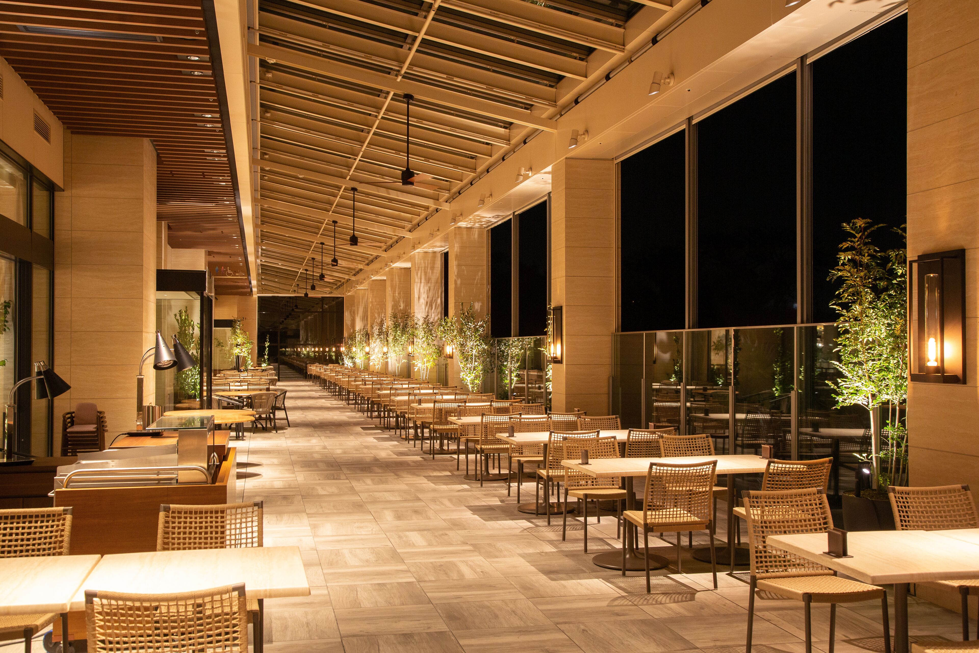 2 restaurants, breakfast served