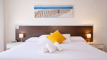 Standard Double Room, Balcony | Peti besi dalam bilik, kalis bunyi, Wi-fi percuma, cadar katil