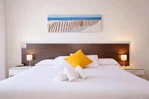 Standard Double Room, Balcony | In-room safe, soundproofing, free WiFi, bed sheets