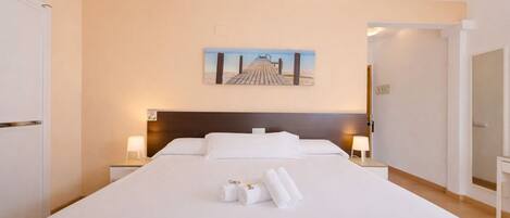 Chambre Double Standard, vue partielle sur la mer