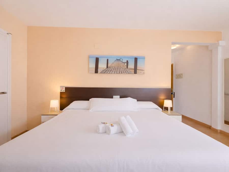 Standard Double Room, Partial Sea View | In-room safe, soundproofing, free WiFi, bed sheets