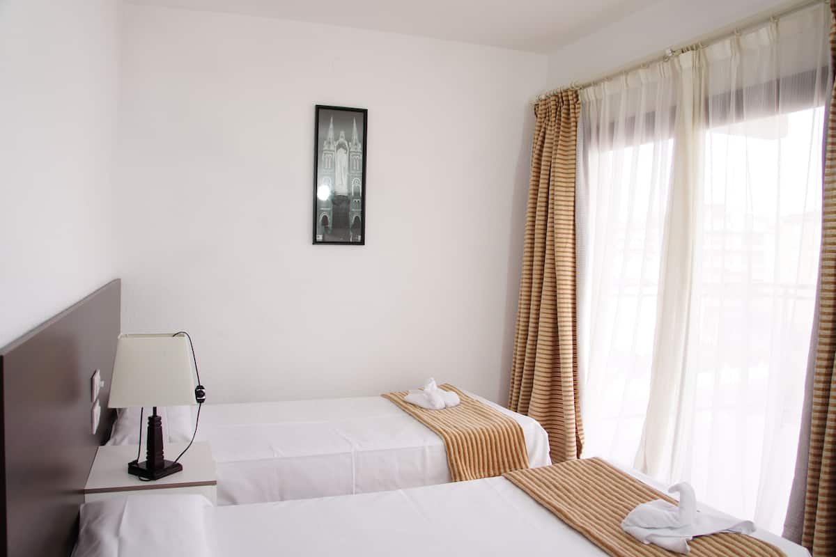 Standard Double Room, Balcony | In-room safe, soundproofing, free WiFi, bed sheets