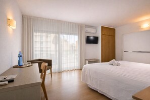 Standard Double Room, Partial Sea View | In-room safe, soundproofing, free WiFi, bed sheets