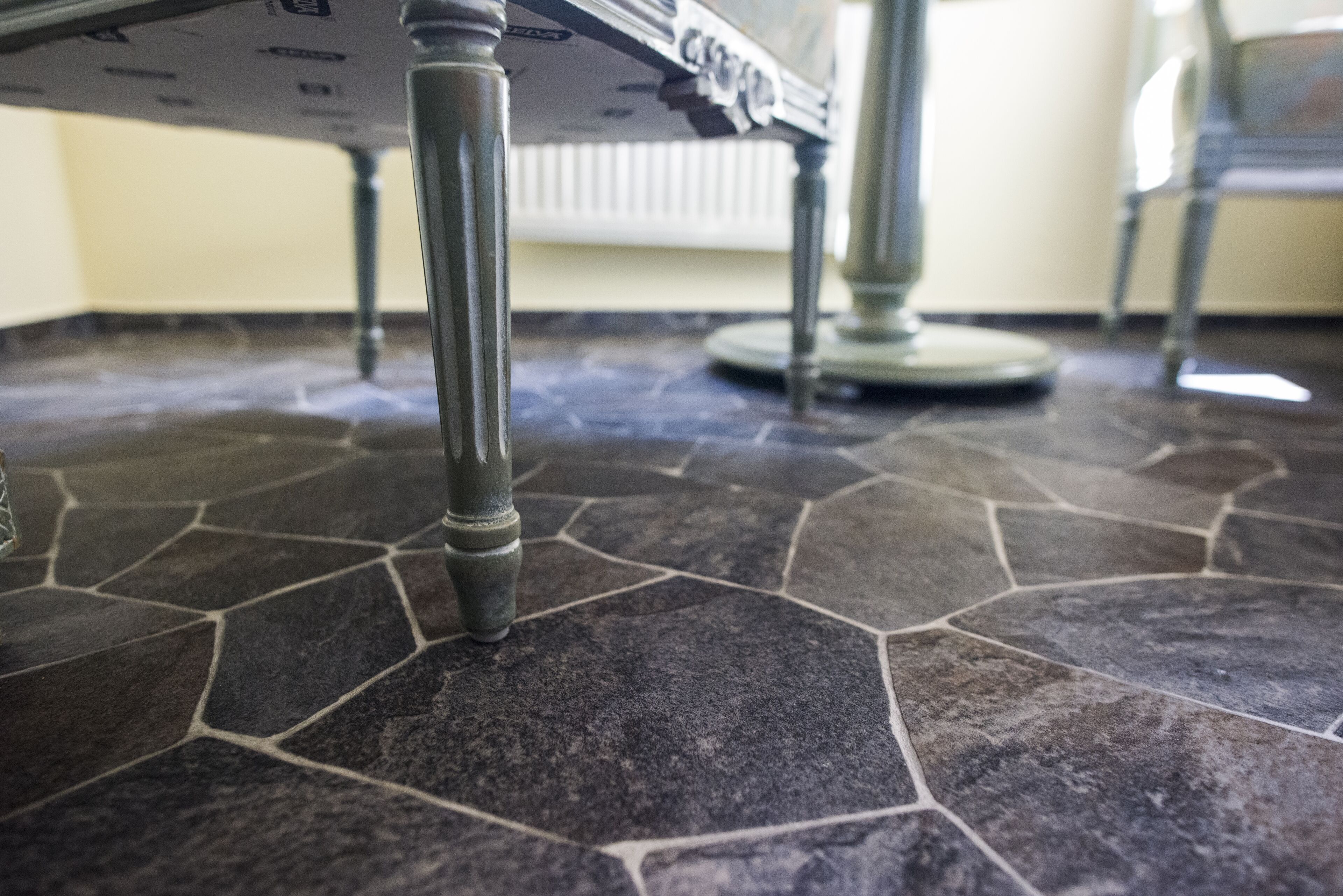 flat-screen tv, toys, books