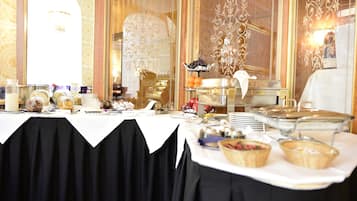 Dagelijks ontbijtbuffet (EUR 7 per persoon)