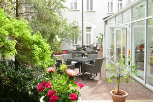 Lunch, dinner served; Regional cuisine, alfresco dining 