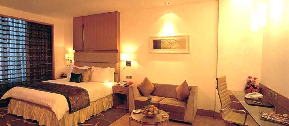 executive room | premium bedding, minibar, in-room safe, desk