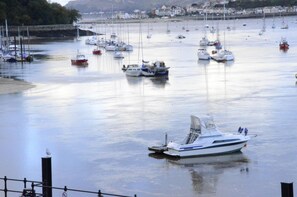 Lake - The Broadway Hotel (Llandudno)