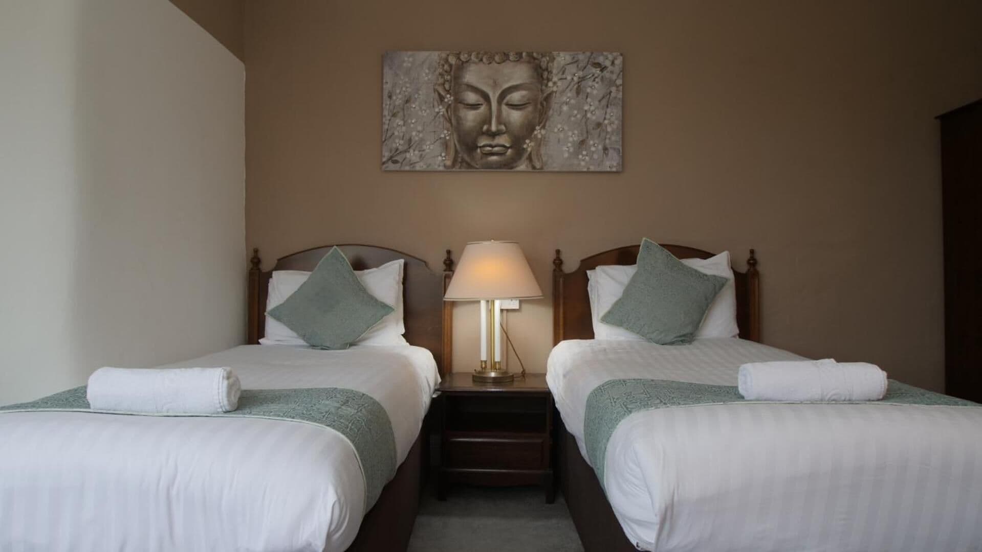 Photo - The Broadway Hotel