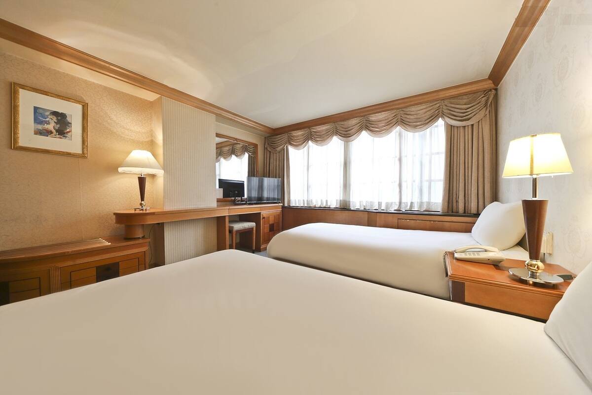 Design-Dreibettzimmer, 2 Schlafzimmer, Stadtblick