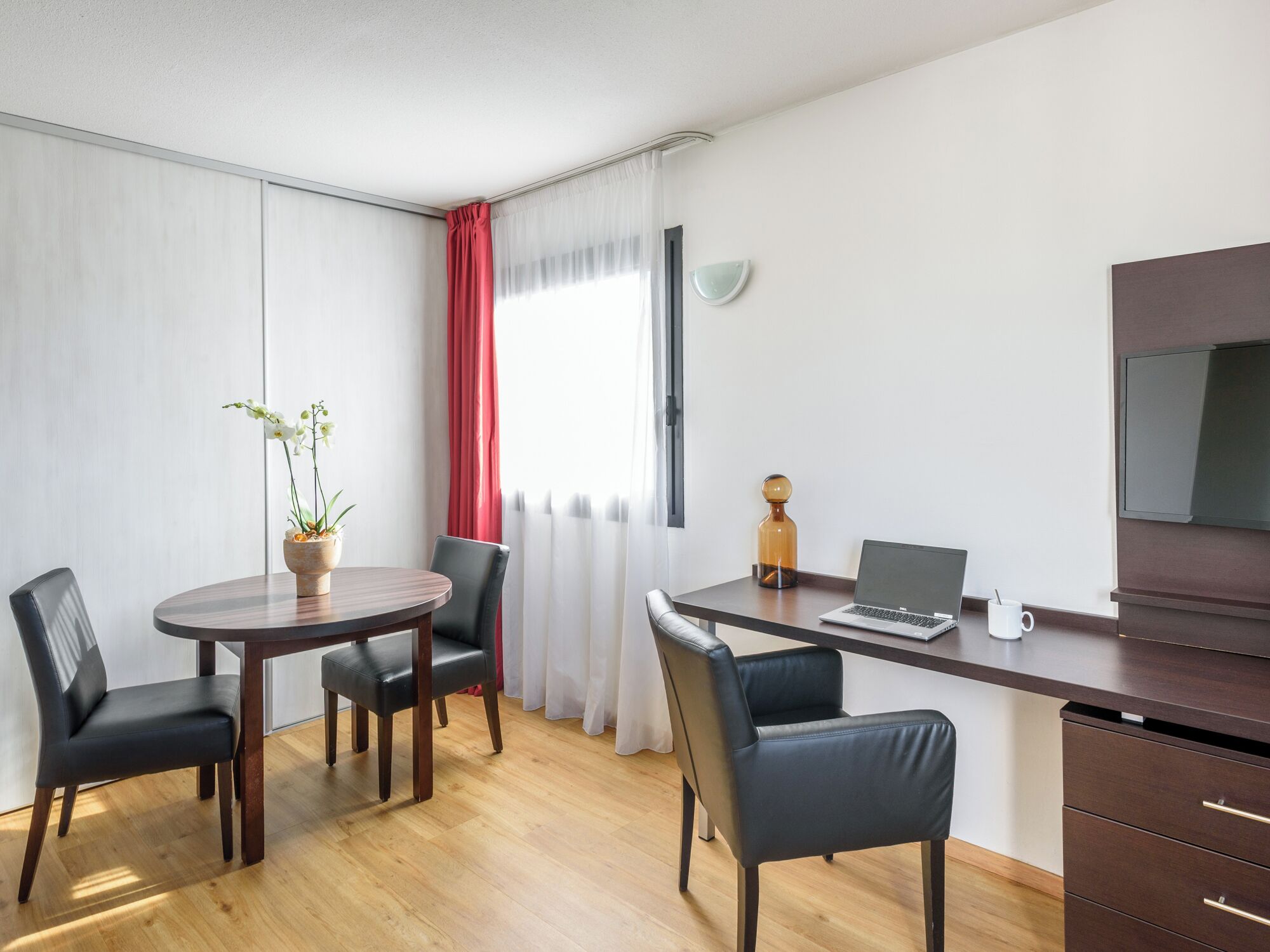 Apartment | Desk, soundproofing, iron/ironing board, free cribs/infant beds