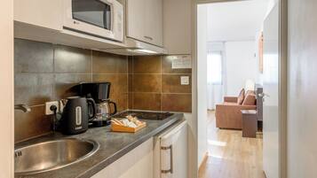 Fridge, microwave, stovetop, electric kettle