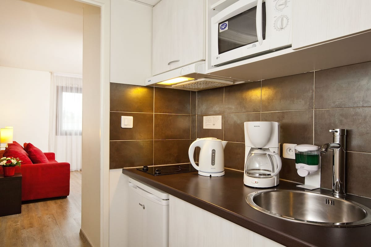 Fridge, microwave, stovetop, electric kettle