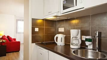 Fridge, microwave, stovetop, electric kettle