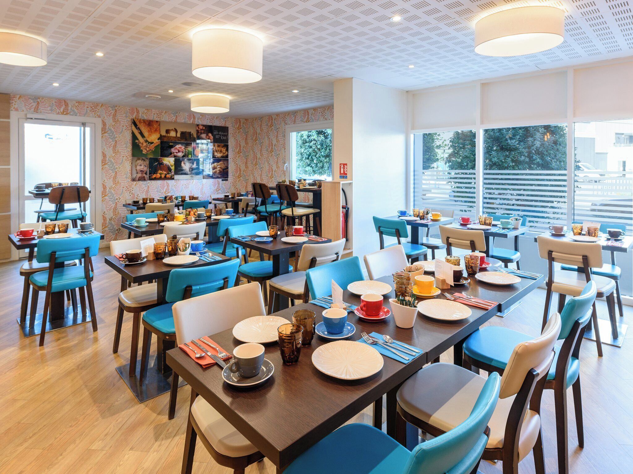 Daily continental breakfast (EUR 17 per person)