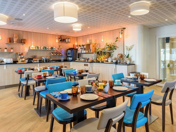 Daily continental breakfast (EUR 17 per person) - Residhome Toulouse Tolosa (Toulouse)