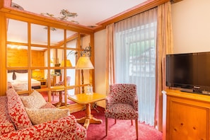 Standard Double Room | Living room