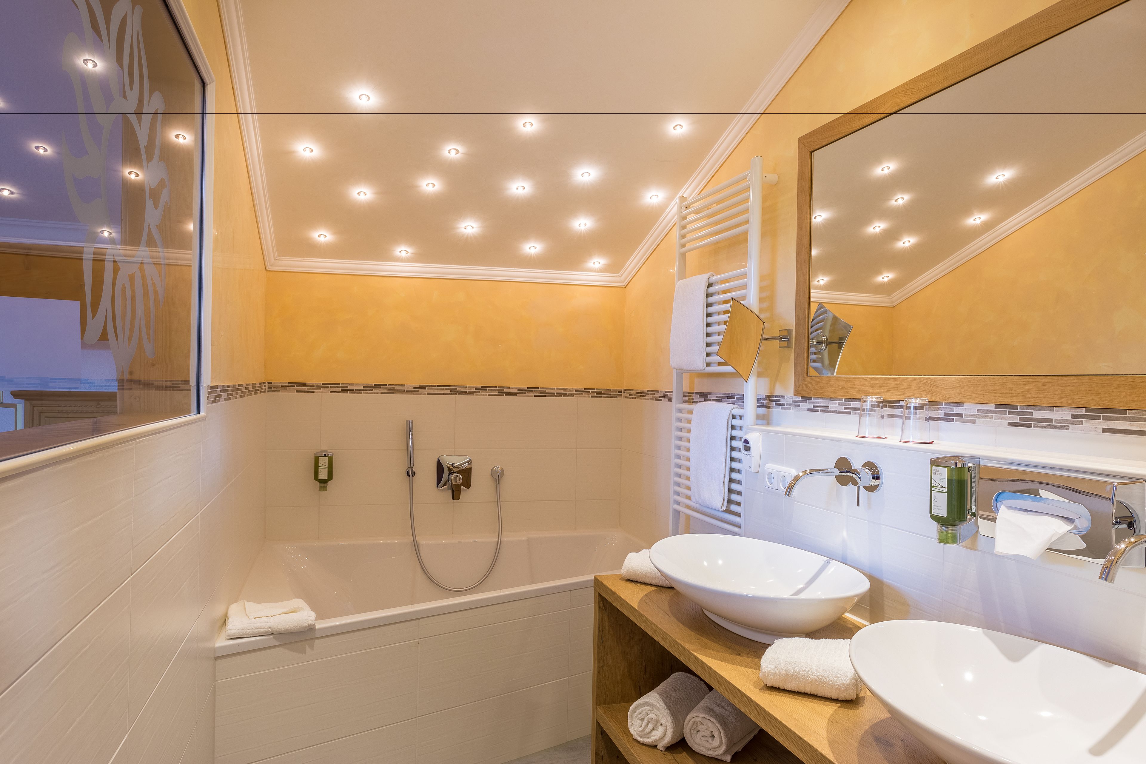 junior suite | bathroom | free toiletries, hair dryer, bathrobes, slippers