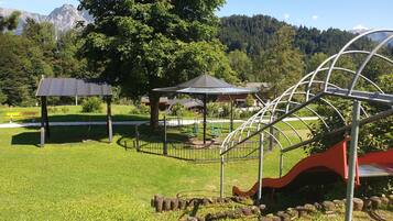 Children’s play area – outdoor
