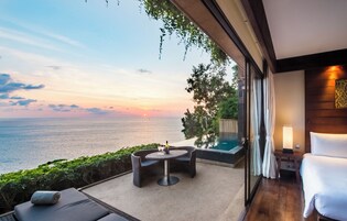 Ocean Pool Suite | Egyptian cotton sheets, premium bedding, down comforters, pillowtop beds