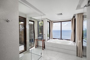 Ocean Pool Suite | Bathroom