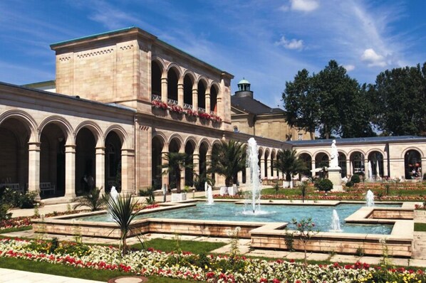 สระว่ายน้ำ