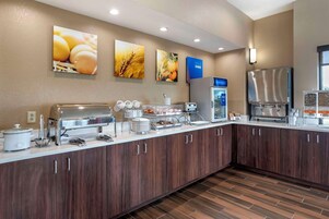 Café da manhã com buffet grátis todos os dias