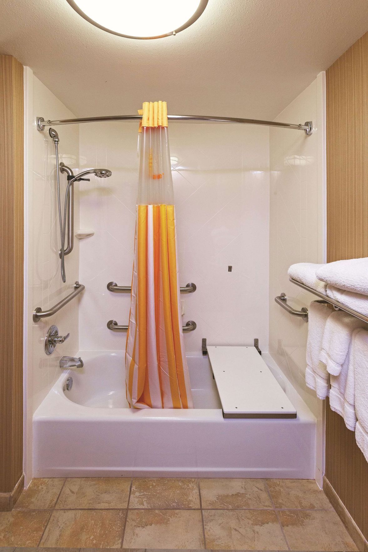 Baño | Regadera, amenidades de baño gratuitas, secadora de cabello, toallas 