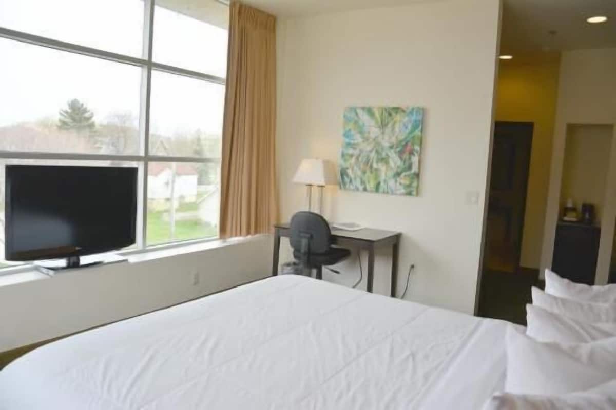 In-room safe, desk, iron/ironing board, free cots/infant beds