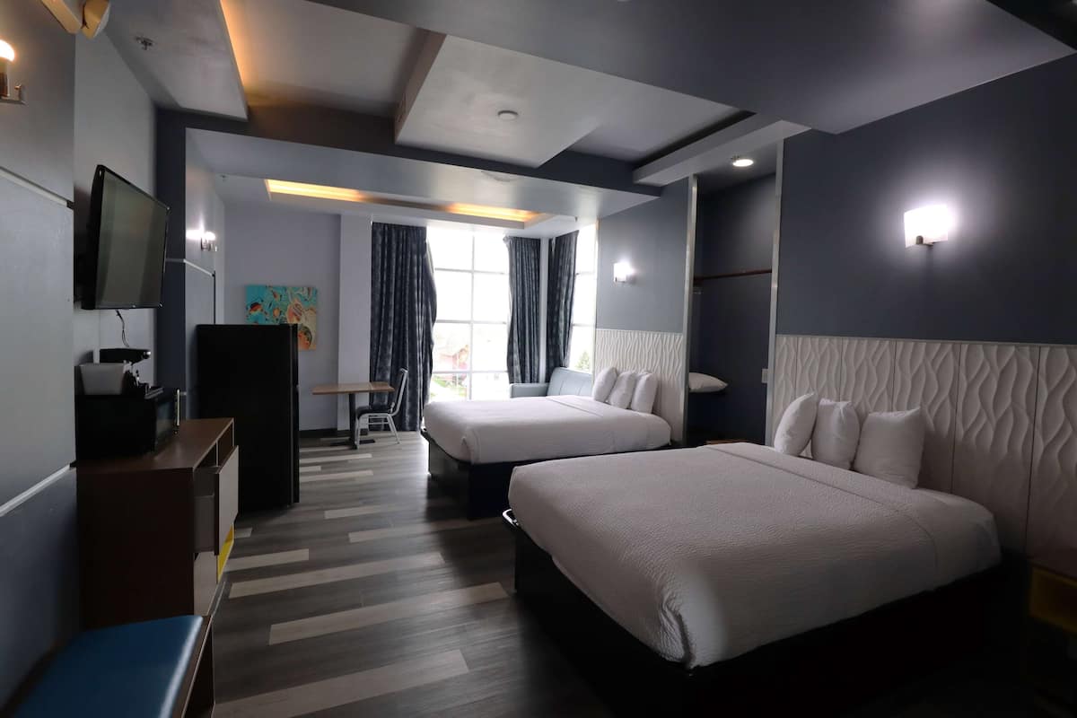 1 Schlafzimmer, Zimmersafe, Schreibtisch, Bügeleisen/Bügelbrett