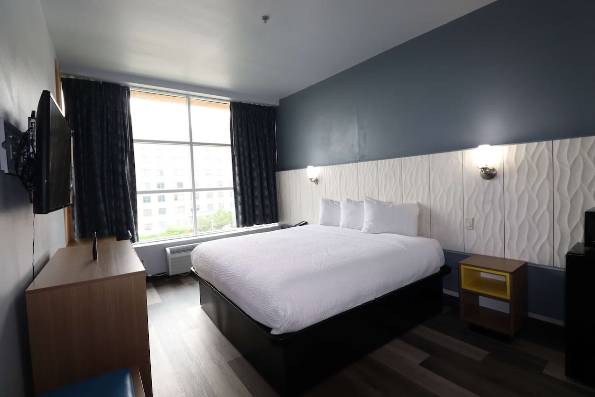 1 Schlafzimmer, Zimmersafe, Schreibtisch, Bügeleisen/Bügelbrett