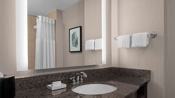 Amenidades de baño gratuitas, secadora de cabello, toallas