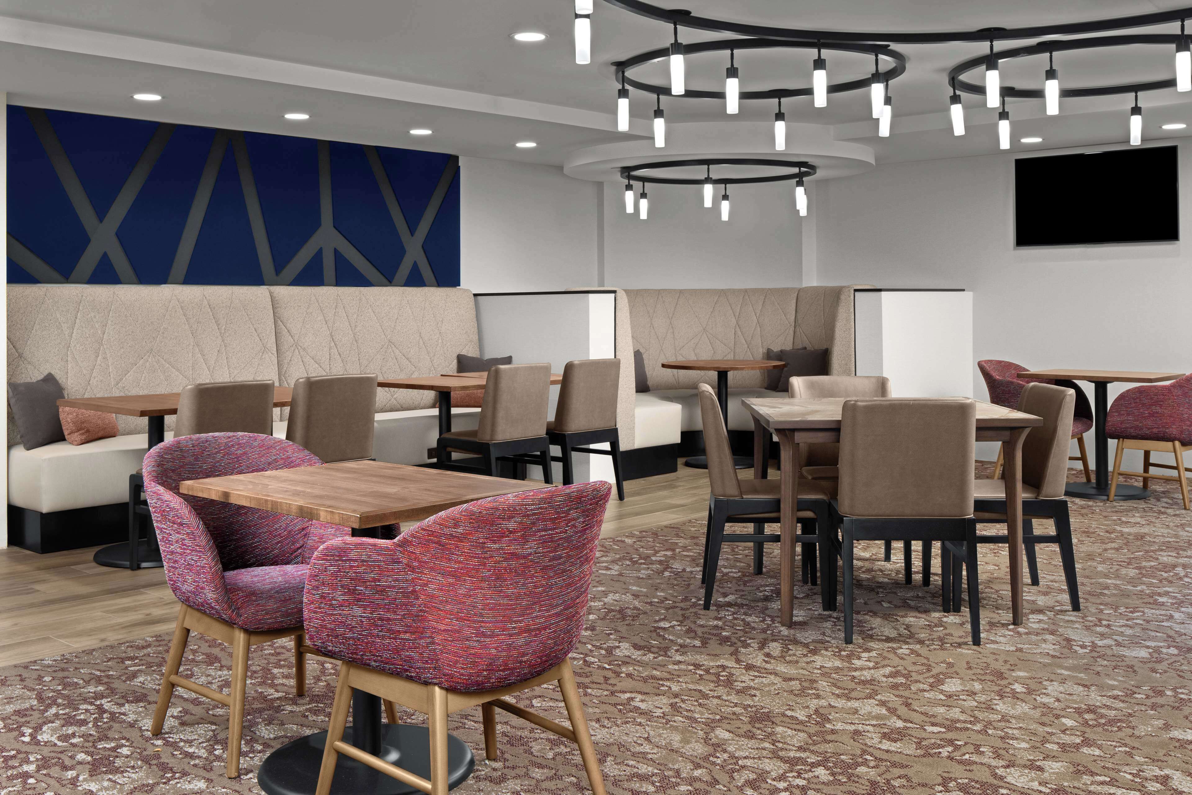 Tägliches Frühstücksbuffet (16 USD pro Person)