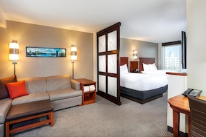 Down duvets, in-room safe, desk, laptop workspace