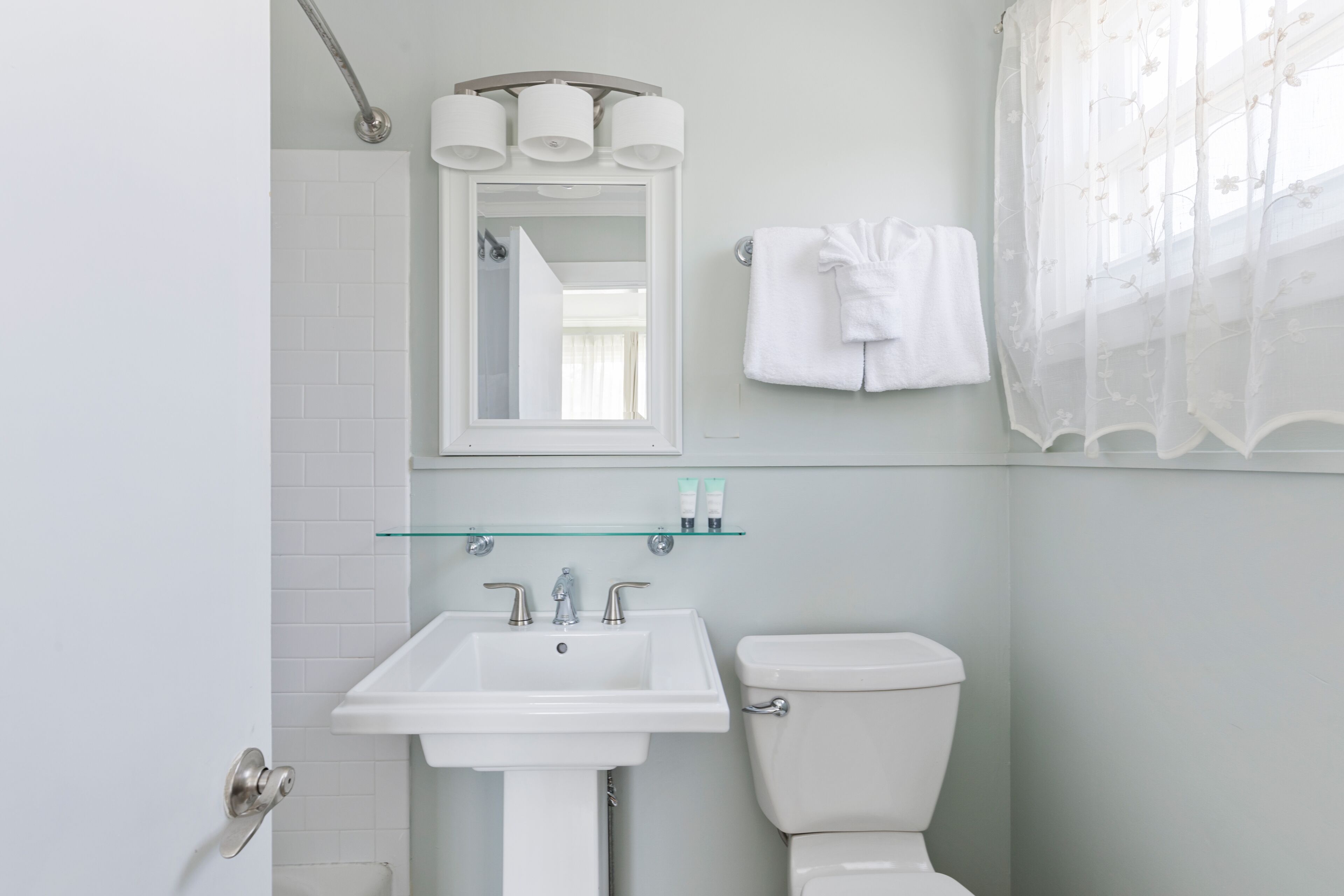 deluxe room, 1 king bed (garden building) | bathroom | hair dryer, towels